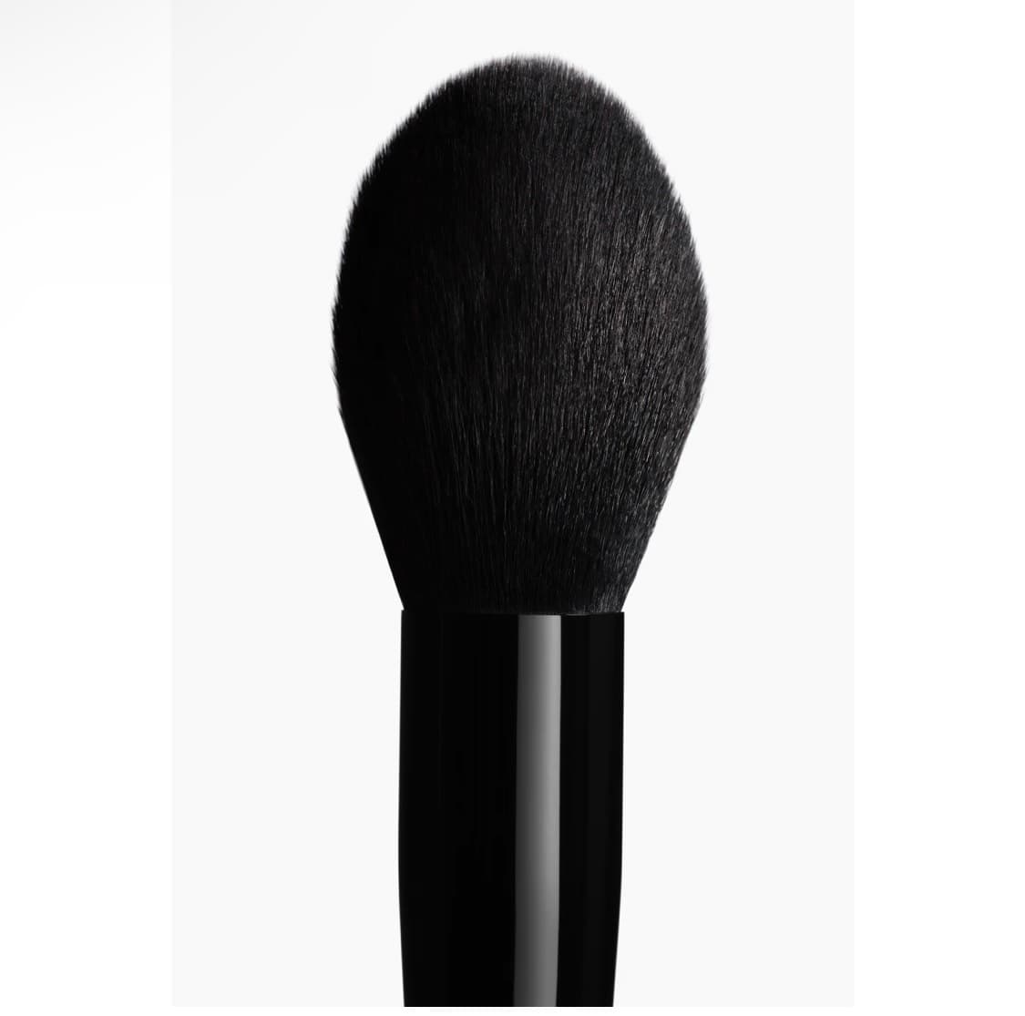LES PINCEAUX DE CHANEL Powder Brush N°106 2