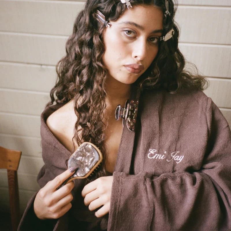 MINI BAMBOO PADDLE BRUSH IN TOASTED SUGAR, Миниатюрная бамбуковая щетка для волос (15*6 см) 4