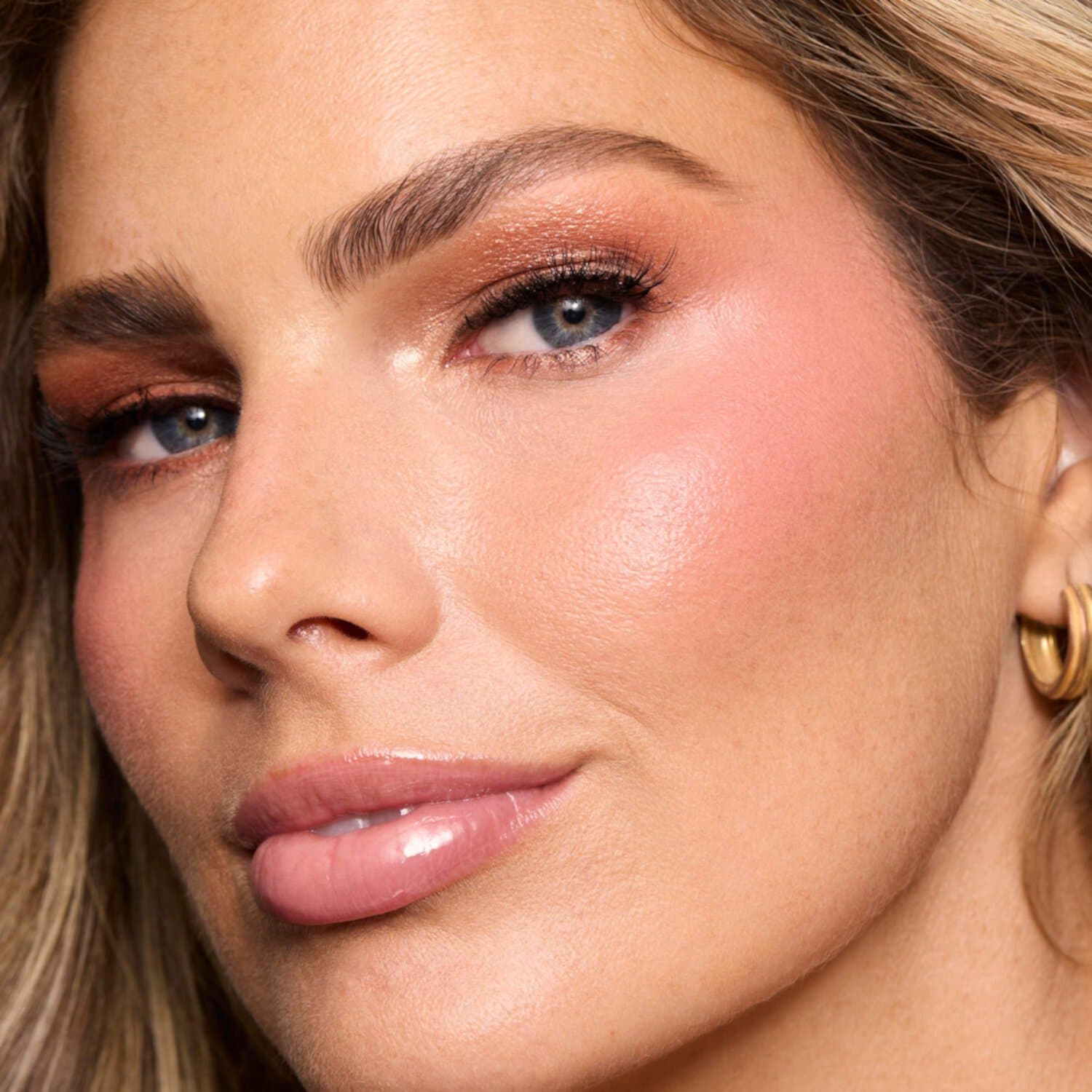 LAWLESS The Dreamy Daisy Duo,набор для макияжа, (Forget The Filler в оттенке Blushed Sand+Pinch My Cheeks в оттенке Angel) 3