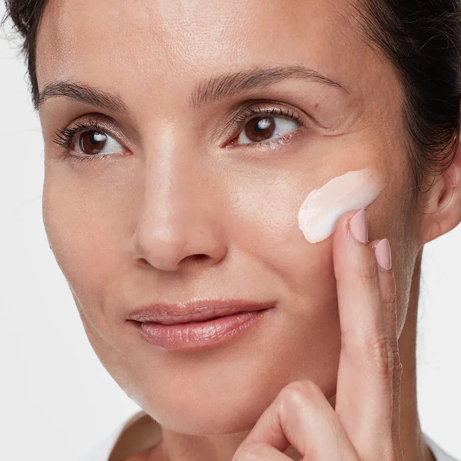 Hydropeptide SOLAR DEFENSE NON-TINTED SPF 50 Увлажняющий и успокаивающий крем для лица без тонального эффекта SPF 50 4