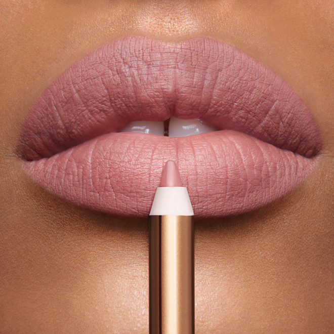 Charlotte Tilbury карандаш для губ LIP CHEAT в оттенке  PILLOW TALK FAIR 2