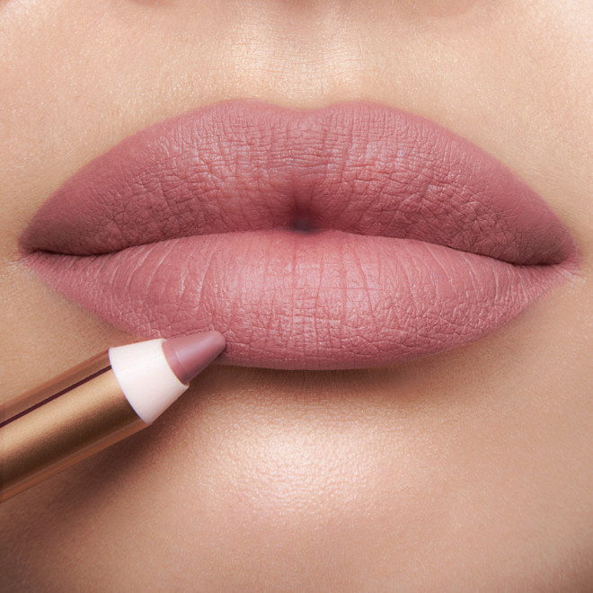 Charlotte Tilbury карандаш для губ LIP CHEAT в оттенке  PILLOW TALK FAIR 3