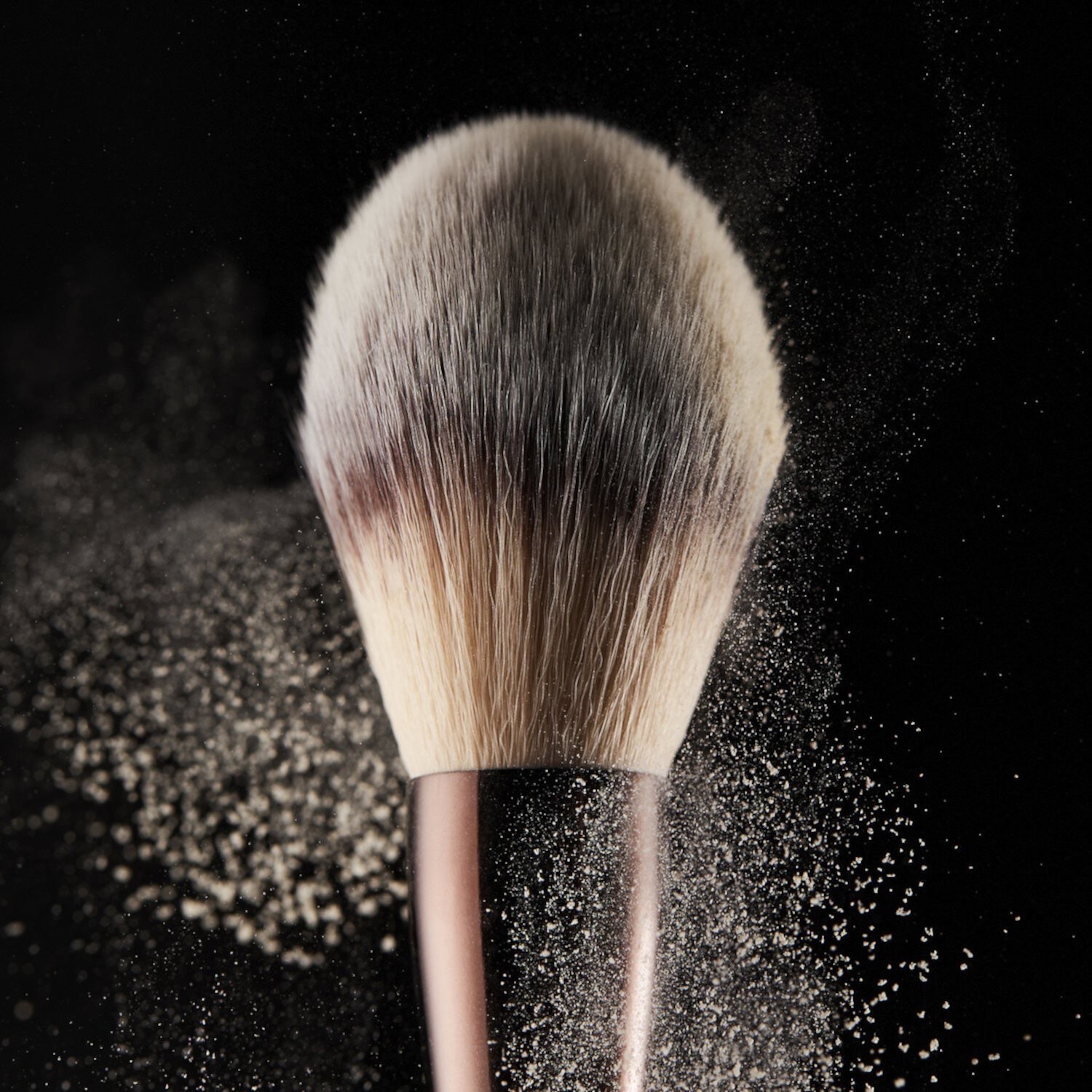 HOURGLASS  Двусторонняя кисть для пудры VEIL™ POWDER BRUSH 3