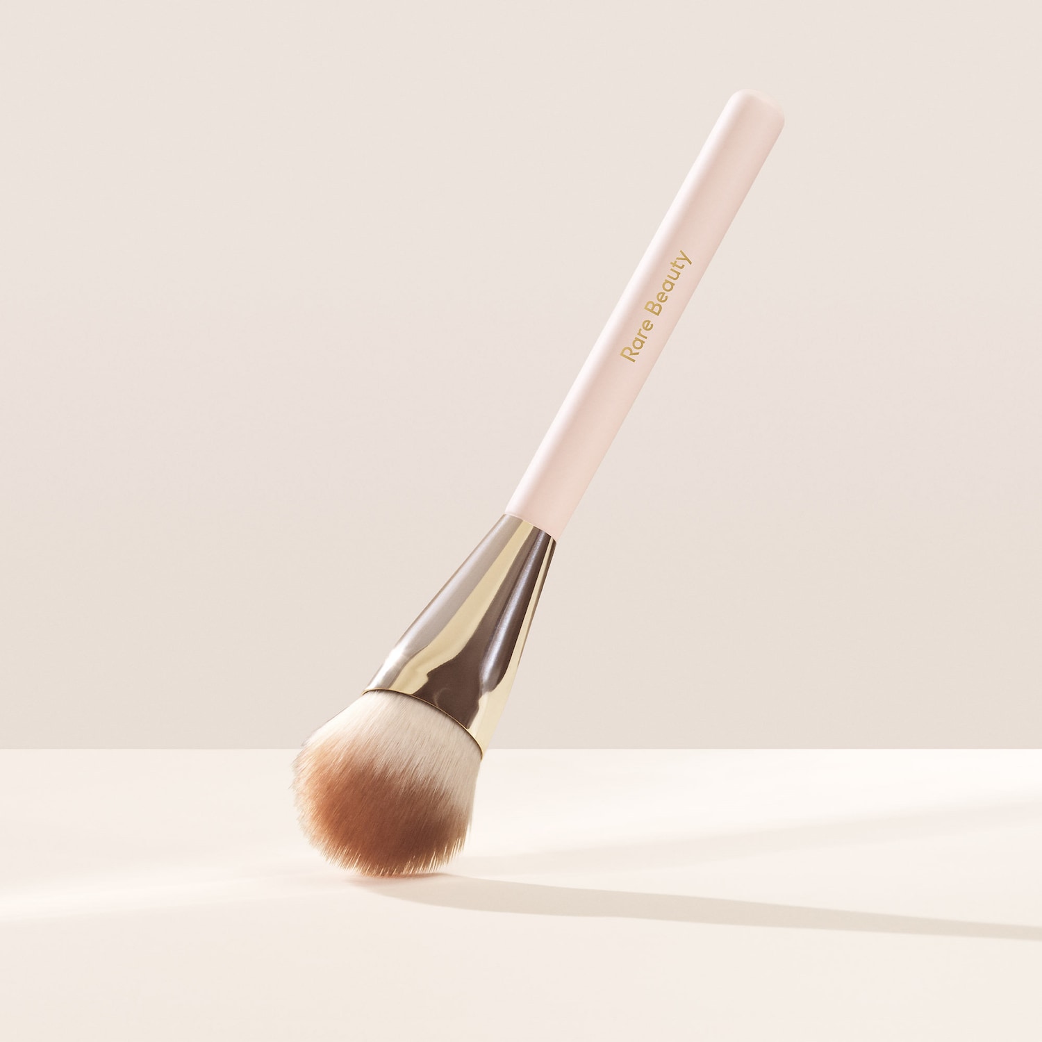 RARE Кисть для румян BEAUTY SOFT PINCH PINCEAU BLUSH BRUSH 3