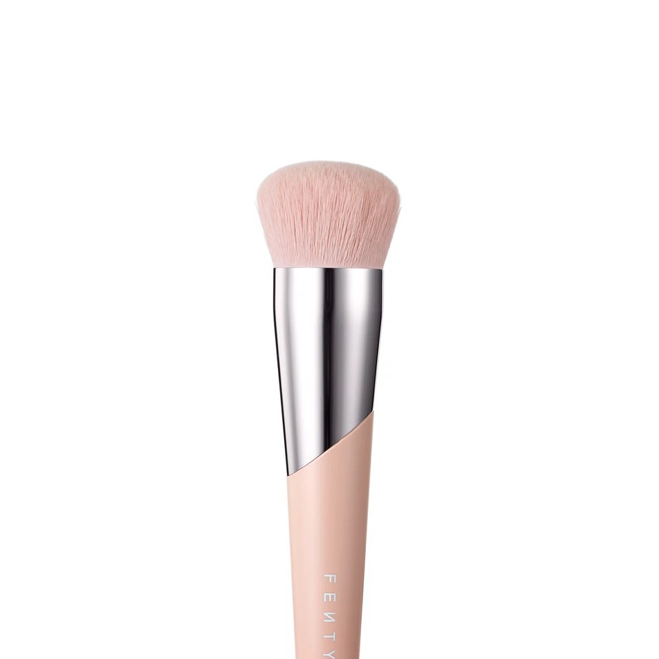 Fenty Beauty Kabuki-Buff Foundation Brush 115  , Кисть  для тональной основы 2