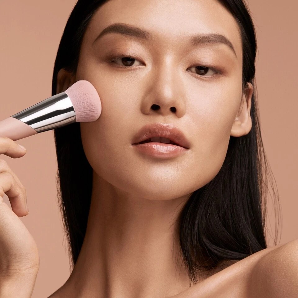 Fenty Beauty Kabuki-Buff Foundation Brush 115  , Кисть  для тональной основы 3