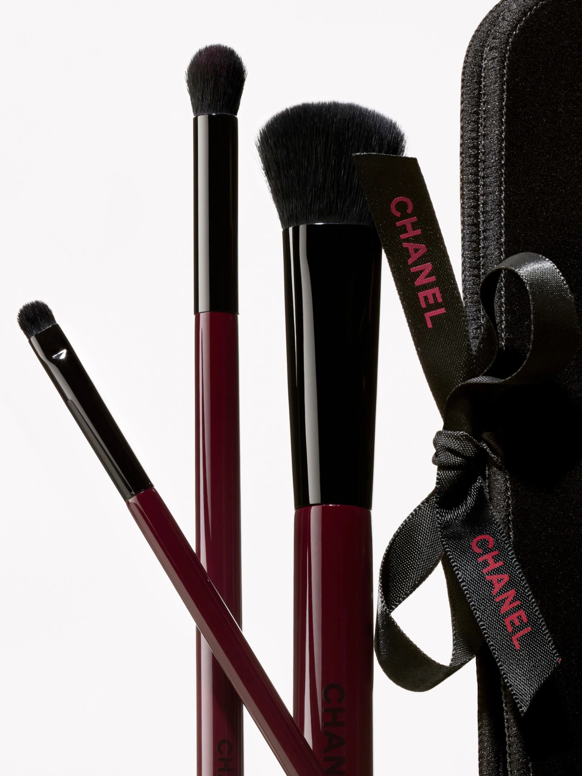 CHANEL Набор кистей LES PINCEAUX ROUGE NOIR Limited Edition 3