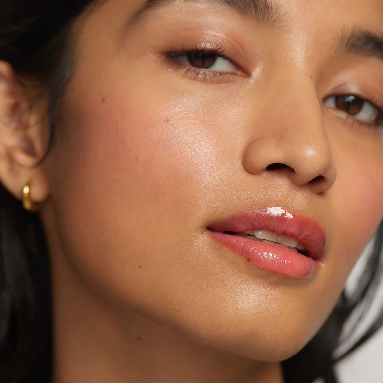 MERIT Shade Slick Sheen Tinted Lip Oil в оттенке Maraschino, масло для губ, 7 мл 3