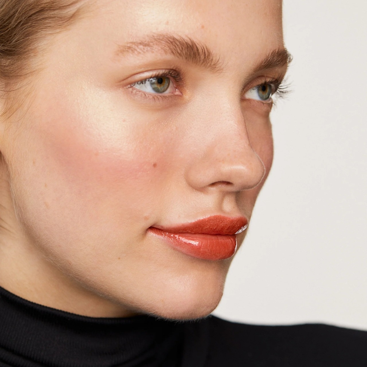 MERIT Day Glow Highlighting Balm в оттенке Cava, Хайлайтер , 4 мл 3