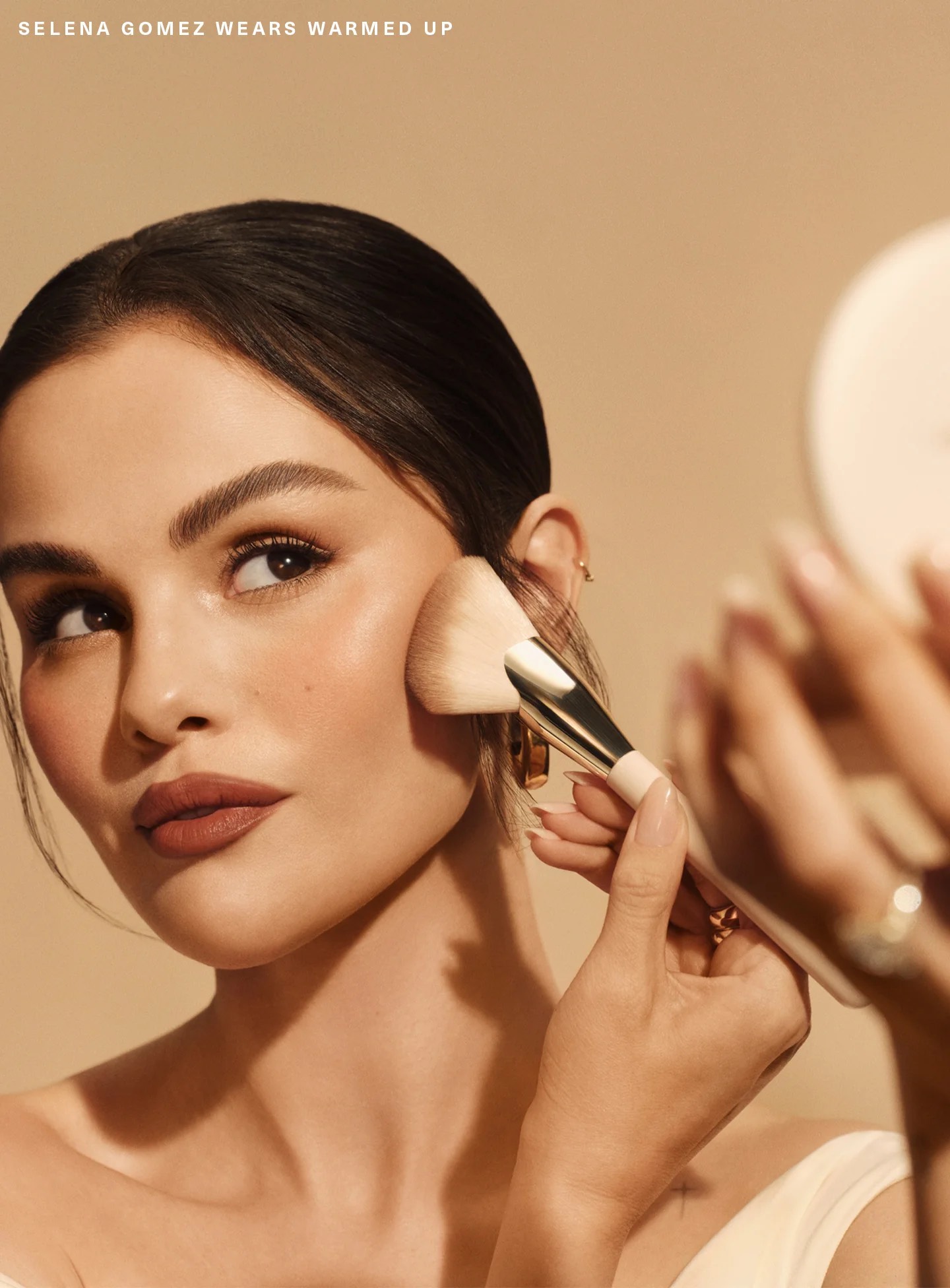 Rare Beauty Скошенная кисть для пудры Angled Powder Brush 3