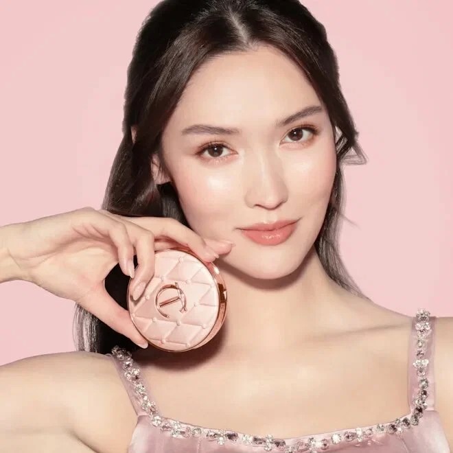 Charlotte Tilbury Тональная основа Pillow Talk Beautifying Cushion Foundation, 0.5 n fair, 5g 2