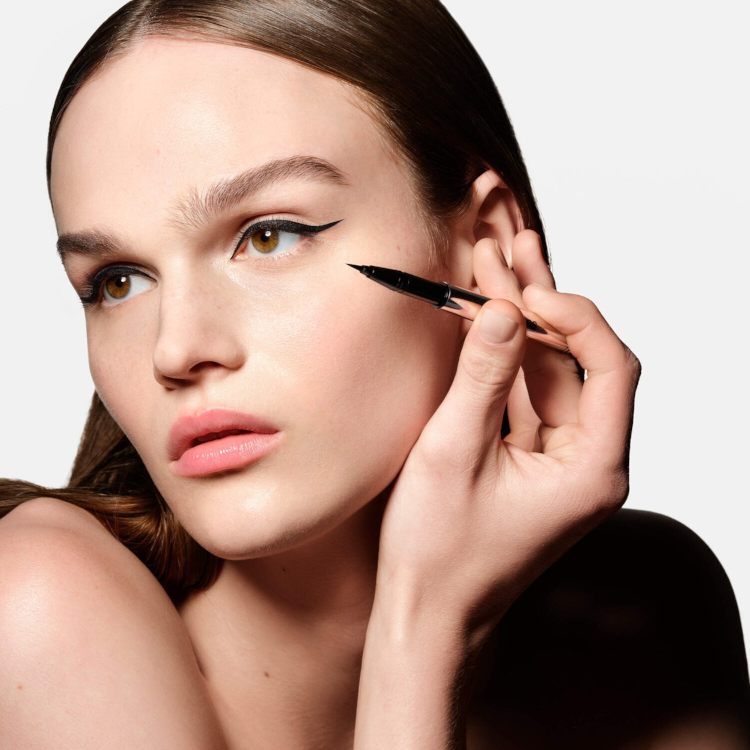 Haus Labs Водостойкая жидкая подводка для глаз  Clear Cut Waterproof Liquid Eyeliner Black Onyx 2